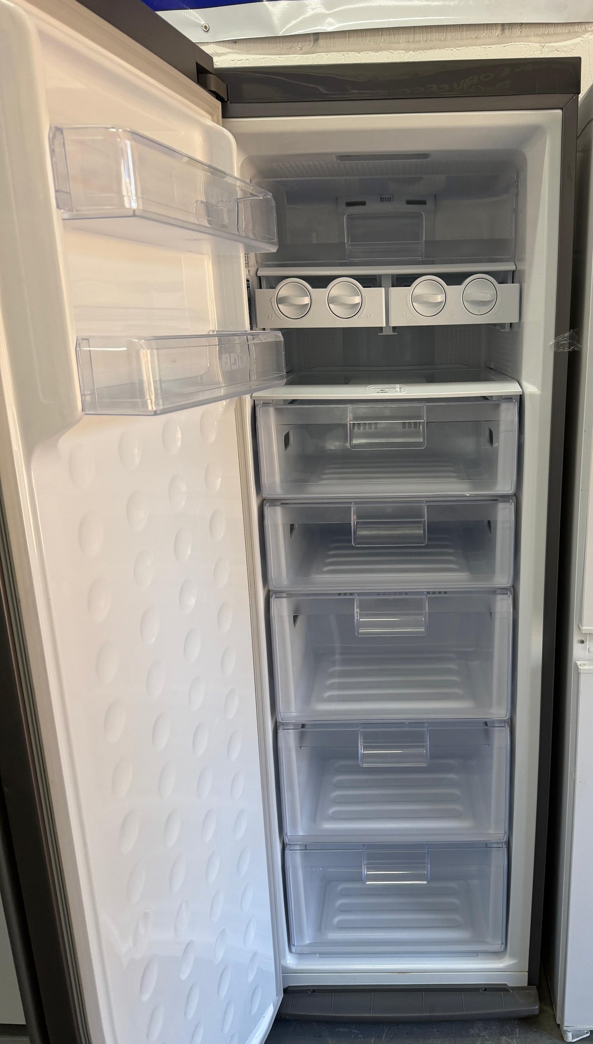 Refurbished Samsung RZ80FDMH 280L Frost Free Upright Freezer – Grey