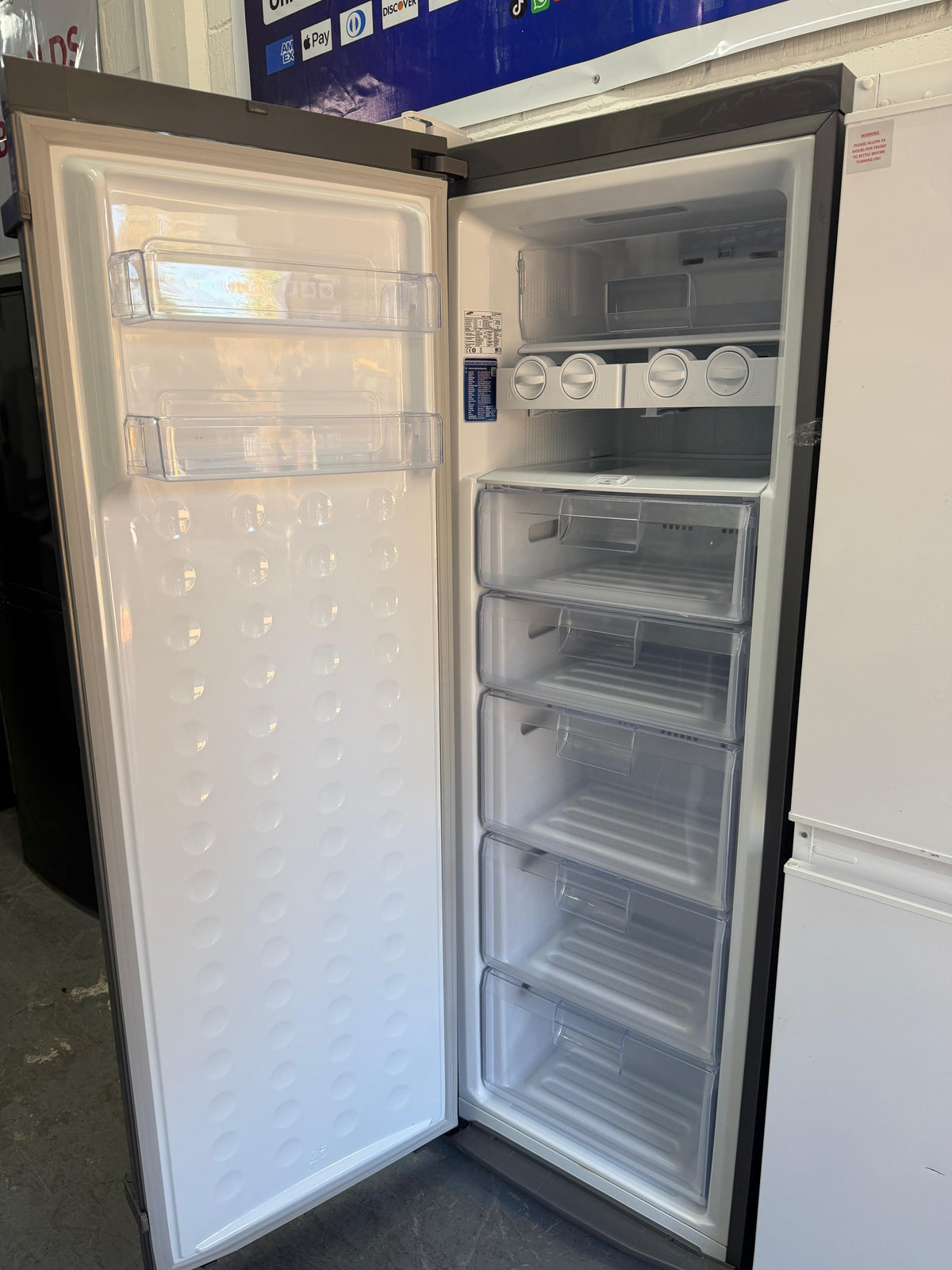 Refurbished Samsung RZ80FDMH 280L Frost Free Upright Freezer – Grey