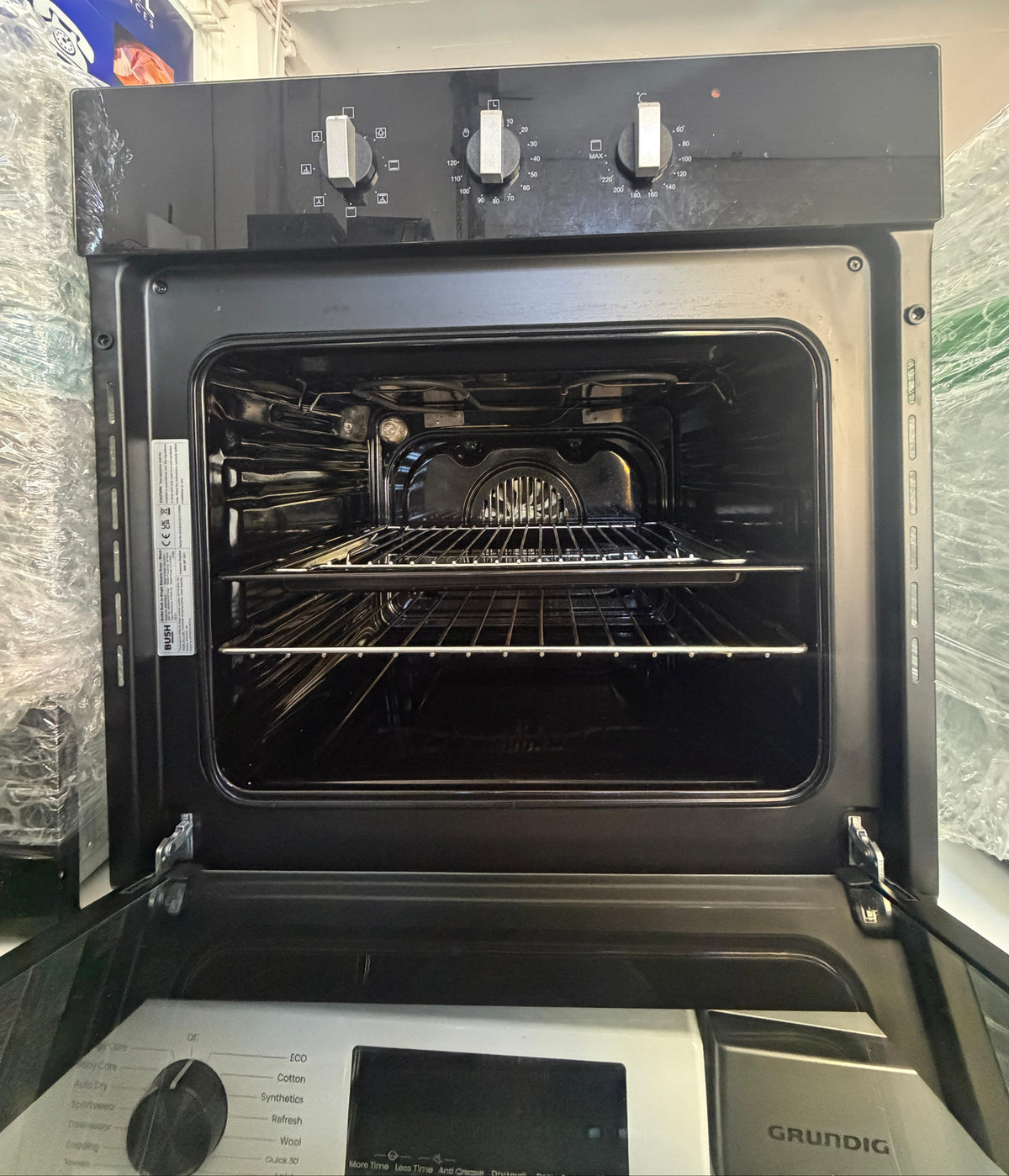 Bush BIBFOBAX 56L Built-In Electric Single Oven – Unused Grade A – Black