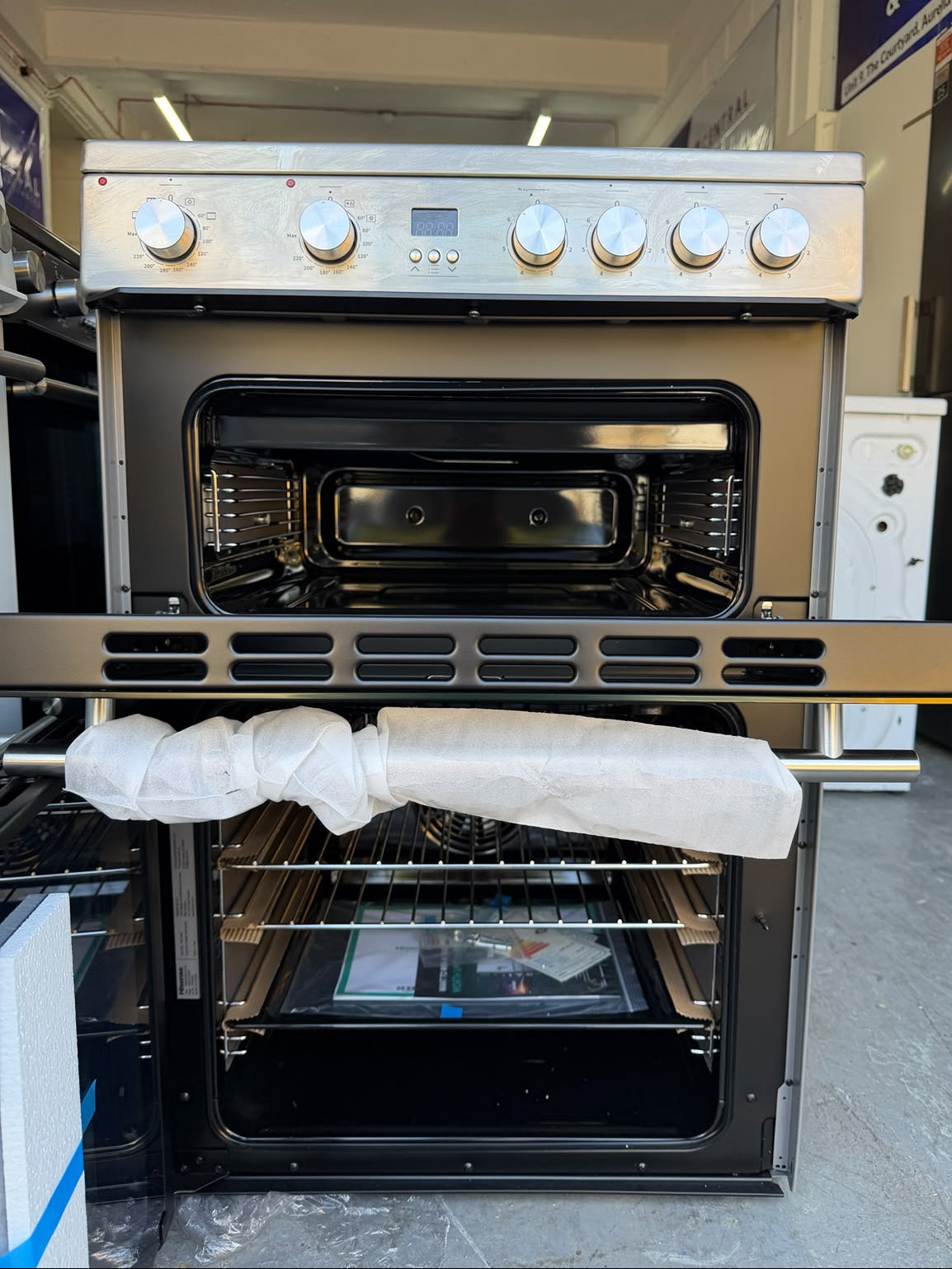Hisense HDE3211BXUK 60cm Double Oven Electric Ceramic Cooker - Unused Grade A - Stainless Steel