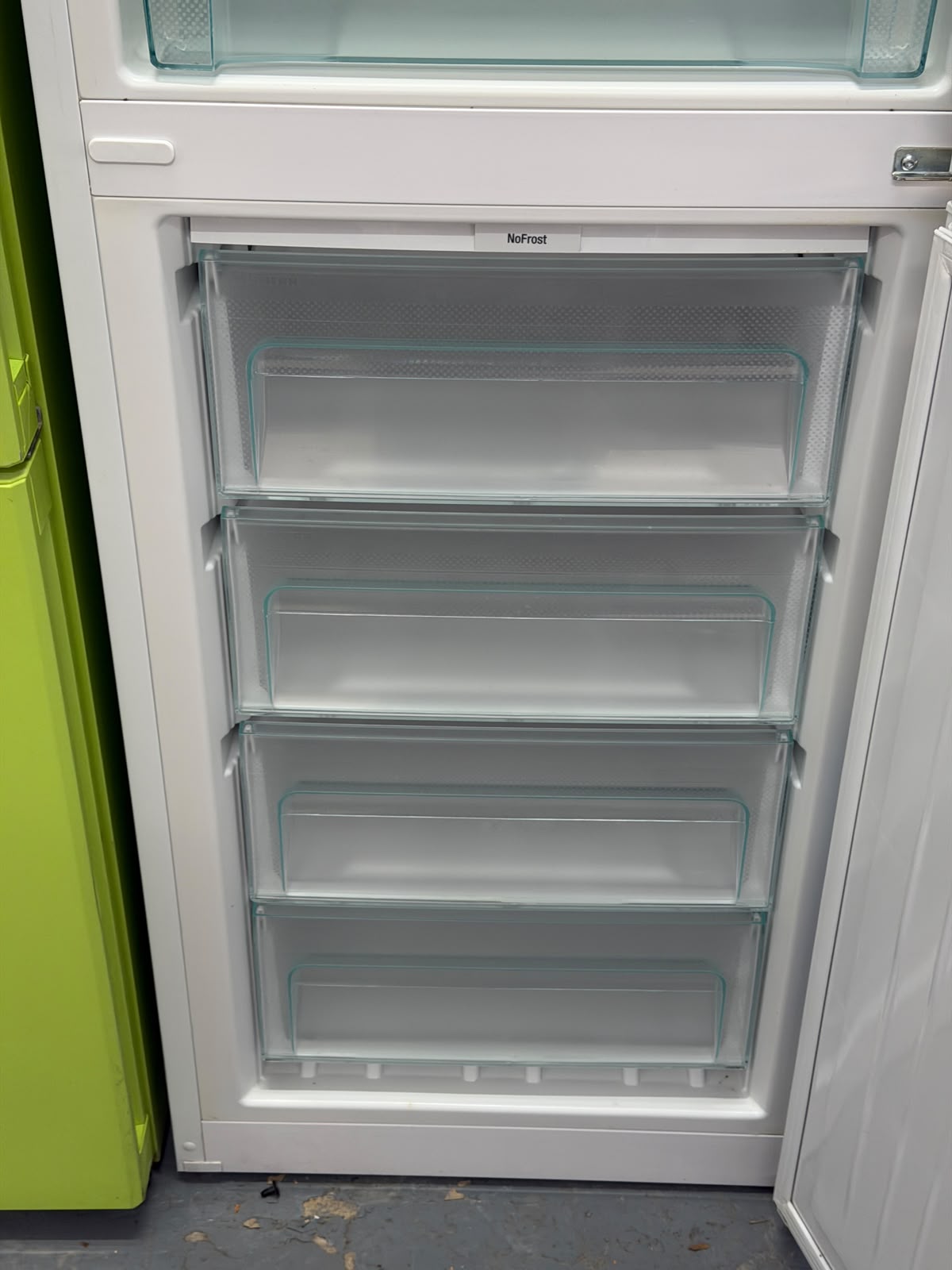 Refurbished Liebherr CN4213 300 L 50/50 NoFrost Fridge Freezer – White