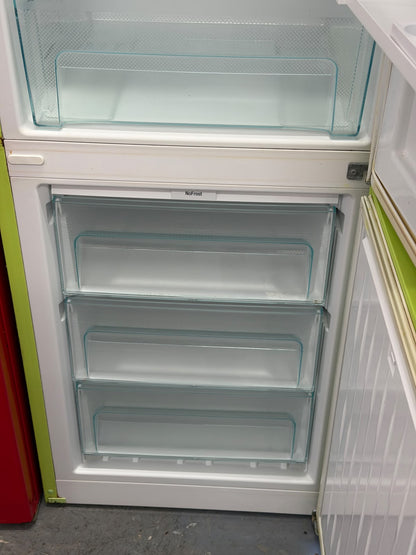 Refurbished Liebherr CNkw 4313 304 L 60/40 NoFrost Fridge Freezer – Kiwi Green