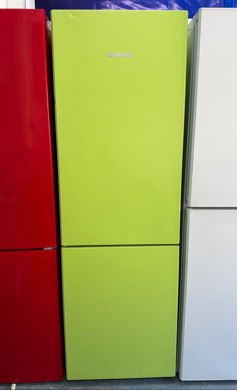 Refurbished Liebherr CNkw 4313 304 L 60/40 NoFrost Fridge Freezer – Kiwi Green