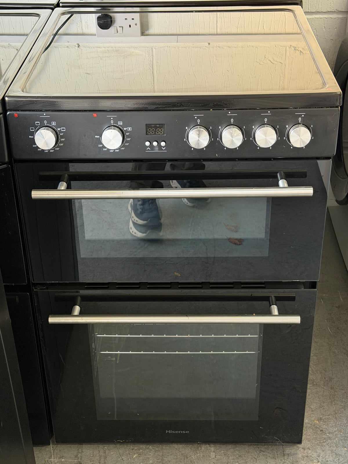 Hisense HDE3211BBUK 60cm Double Oven Electric Ceramic Cooker - Unused Grade B - Black