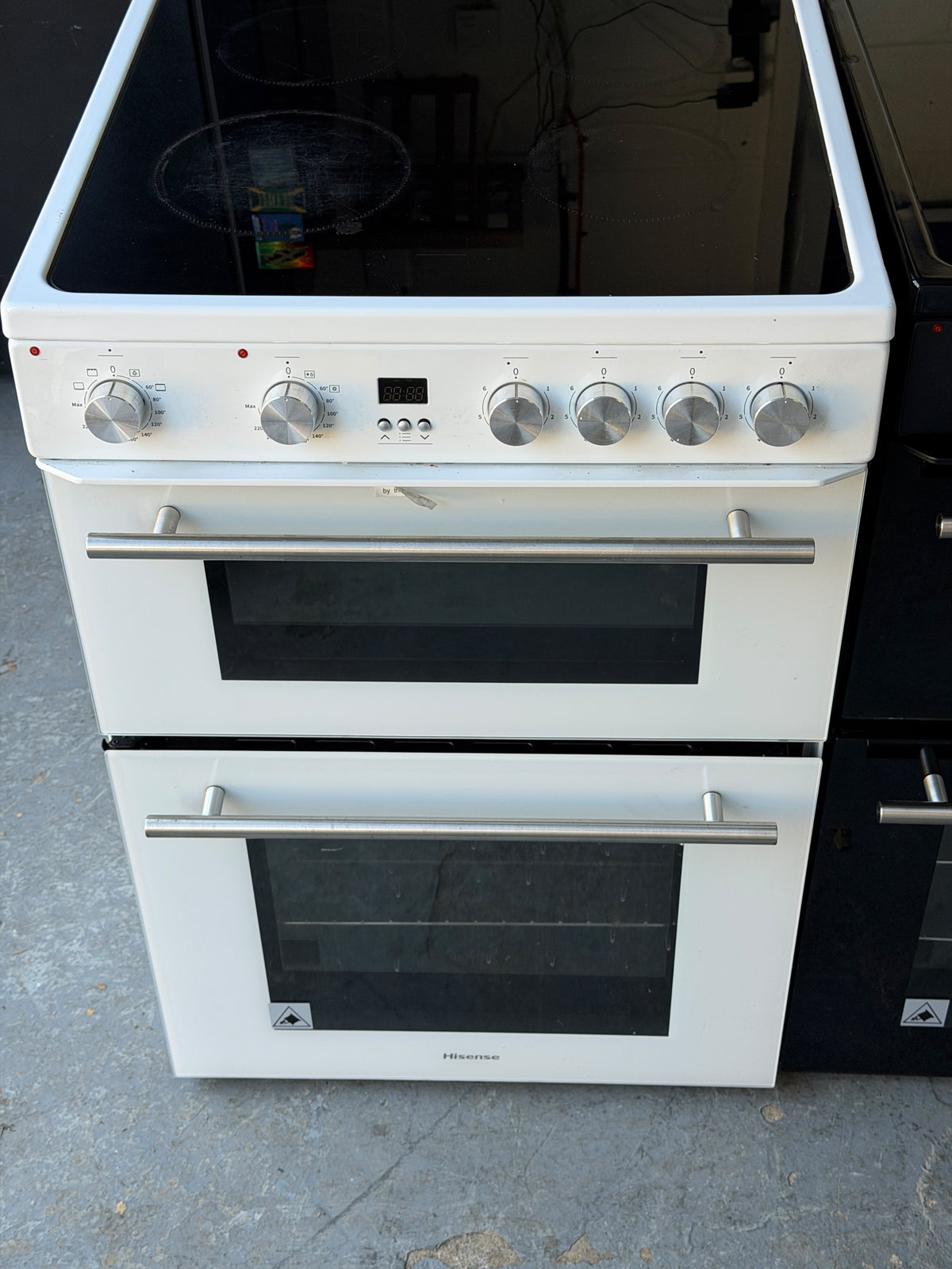 Hisense HDE3211BWUK 60cm Double Oven Electric Ceramic Cooker - Unused Grade B - White