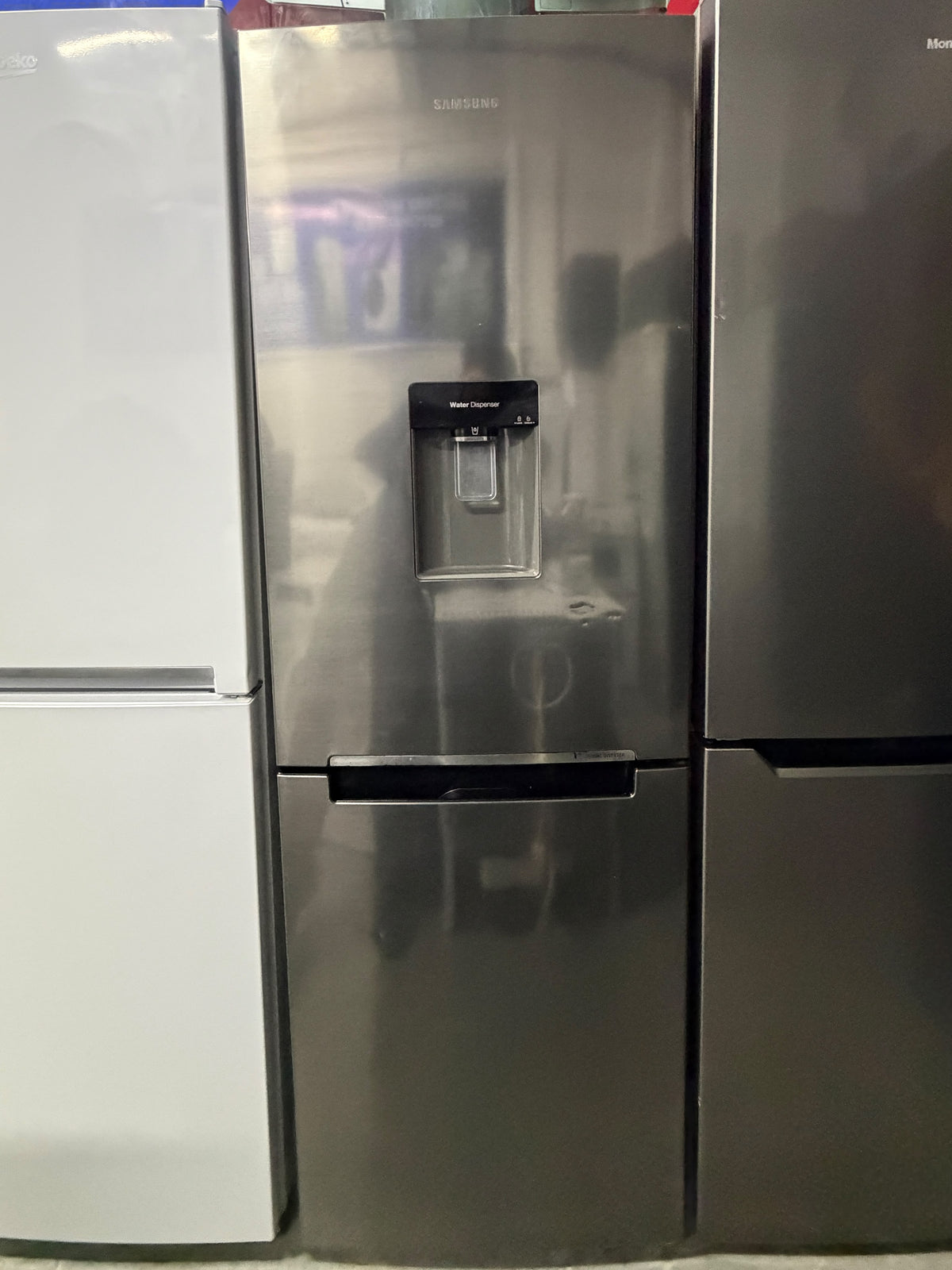 Refurbished Samsung RB29FWRNDSS 290L 70/30 Frost Free Fridge Freezer with Water Dispenser – Silver