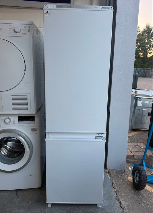 Refurbished Hisense RIB312F4AWE 246L Integrated 70/30 Frost Free Fridge Freezer – White